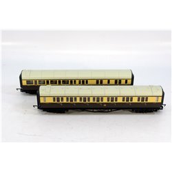 A Pair of Hornby GWR Coaches. Used. OO Gauge 