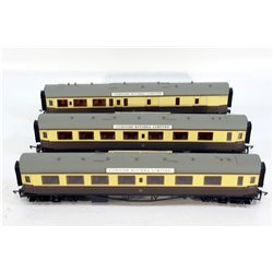 A Set of Three Mainline GWR Coaches. Used. OO Gauge 