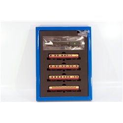 Dapol 2S-017-010 East Anglian train pack: Class 7MT 4-6-2 Britannia 70039 Sir Christopher Wren + 4 coaches. Used. N Gauge