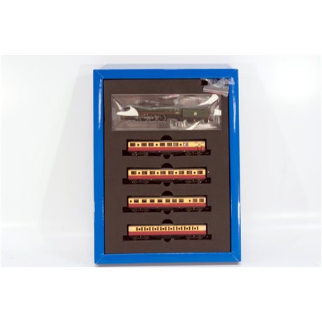 Dapol 2S-017-010 East Anglian train pack: Class 7MT 4-6-2 Britannia 70039 Sir Christopher Wren + 4 coaches. Used. N Gauge