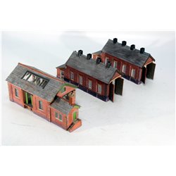 A Selection of Completed Metcalfe Kits - Engine sheds and Goods Platform in Red Brick. Used. N Gauge 