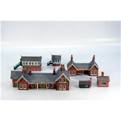 A Selection of Completed Metcalfe Kits - Assorted Station Buildings in Red Brick . Used. N Gauge 