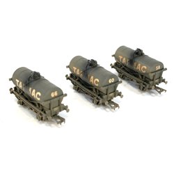 Bachmann Branchline 37-670 14-ton tank wagons 'Tarmac' (weathered) - Pack of 3. Used. OO Gauge 
