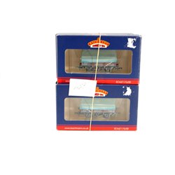 4 x Bachmann Branchline 33-081A 5 plank china clay wagon with hood in BR brown B743420 (weathered). Used. OO Gauge 