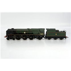 Hornby R2267 Merchant Navy 4-6-2 35025 "Brocklebank Line" in BR green with early emblem. Used. OO Gauge 