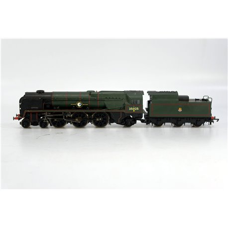 Hornby R2267 Merchant Navy 4-6-2 35025 "Brocklebank Line" in BR green with early emblem. Used. OO Gauge 