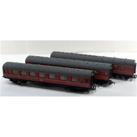 A Set of three LMS Maroon Coaches by Hornby . Used. OO Gauge o
