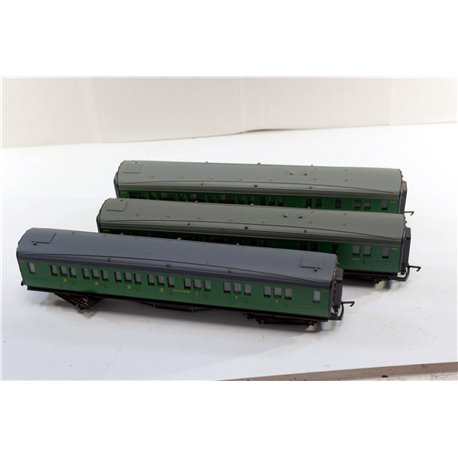 A Set of three Green Southern Coaches . Used. OO Gauge 