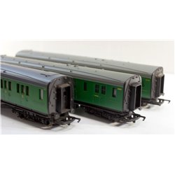 A Set of three Green Southern Coaches . Used. OO Gauge 