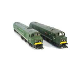 Mainline Class 45 D49 'The Manchester Regiment' and D52 The 'Lancashire Fusillier' in BR Green . OO Gauge USED