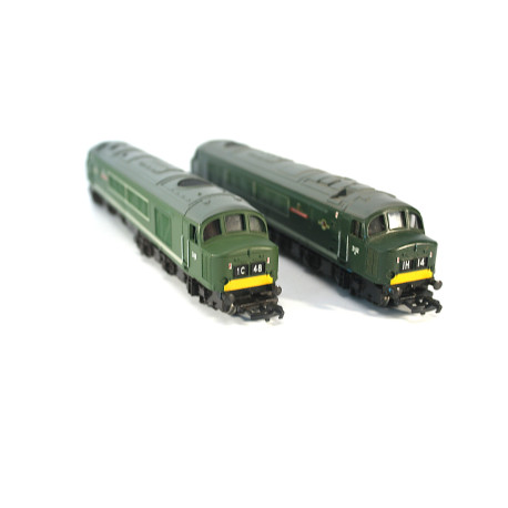 Mainline Class 45 D49 'The Manchester Regiment' and D52 The 'Lancashire Fusillier' in BR Green . OO Gauge USED