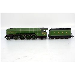 Hornby R3207 Class P2 2-8-2 2001 'Cock O' The North' in LNER Green - Main range version with etched nameplates & enhanced livery