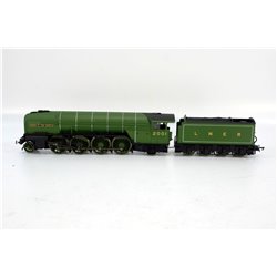 Hornby R3171 Class P2 2-8-2 2001 "Cock O' The North" in LNER green - Railroad range. Used. OO Gauge 