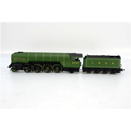 Hornby R3171 Class P2 2-8-2 2001 "Cock O' The North" in LNER green - Railroad range. Used. OO Gauge 