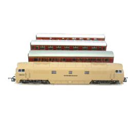 Lima L205126 Class 52 Western D1023 'Western Enterprise' in BR desert sand plus three Maroon Coaches . Used. OO Gauge
