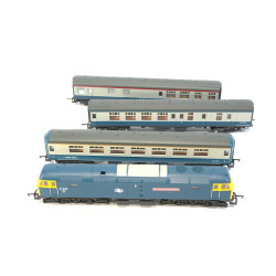 Lima L204734 Class 47 47555 "The Commonwealth Spirit" in BR blue plus three BR coaches. Used. OO Gauge