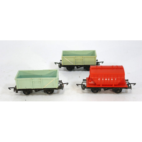 A Set of 3 Tri-ang TT Wagons TT Gauge USED