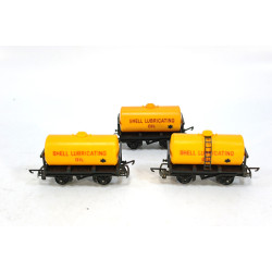 A Set of 3 Tri-ang TT Oil Tankers, TT Gauge USED