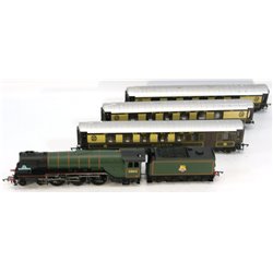 Hornby R3093 Tornado Pullman Pack Special Edition with Class A1 & 3 x Pullman coaches. Used. OO Gauge 