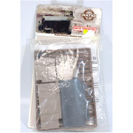 A Selection of unfinished rail-related plastic Kits in OO Gauge . Used. OO Gauge 