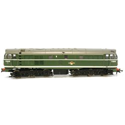 Hornby R2572 Class 31 D5640 in BR green Project, DCC Fitted Used. OO Gauge 