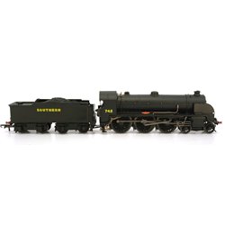 Hornby R3527 Class N15 'King Arthur' "Camelot" in SR wartime black. DCC Ready . Used. OO Gauge 