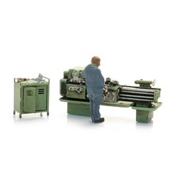 Metalworking Lathe with Figure