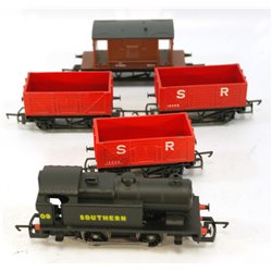 Hornby R2264 Southern 0-4-0T plus wagons . Used. OO Gauge 