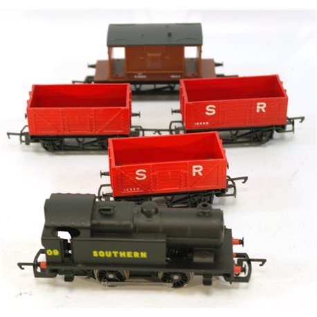 Hornby R2264 Southern 0-4-0T plus wagons . Used. OO Gauge 