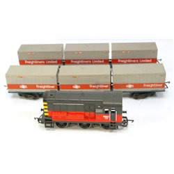Hornby 08 "08513" in Network Rail Livery plus 2 Freightliner wagons . Used. OO Gauge 