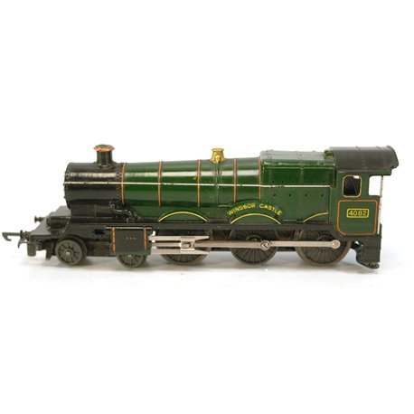 Triang TT C1957/8 – 4-6-0 `Windsor Castle` early version, 4082 in late BR gloss green livery . Used. TT Gauge 
