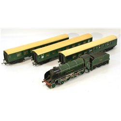Hornby R168 Sir Dinadane, King Arthur Class 4-6-0 Plus three coaches. . Used. OO Gauge 