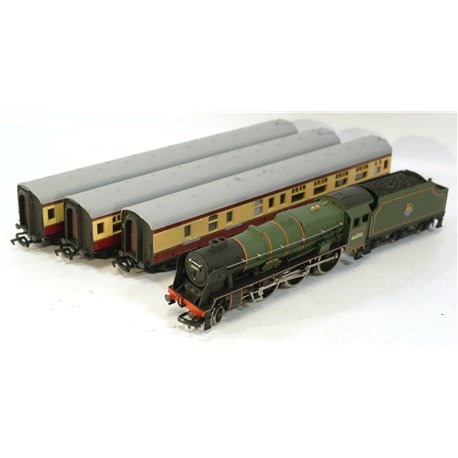 Mainline Rebuilt Royal Scot "46100" Class 6P Plus three coaches Split from Set . Used. OO Gauge 