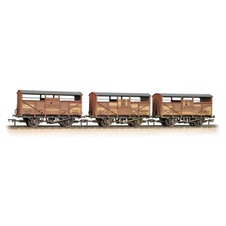 Triple Pack 8 Ton Cattle Wagons BR Bauxite weathered