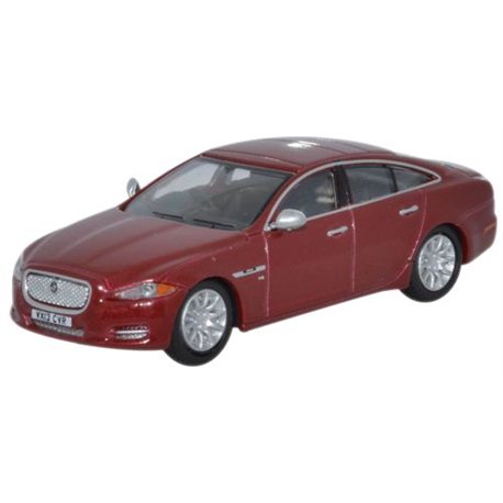 Jaguar XJ Saloon Carnelian Red